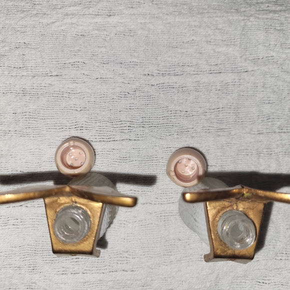 Vintage Angel salt and pepper shaker. - Picture 10 of 14